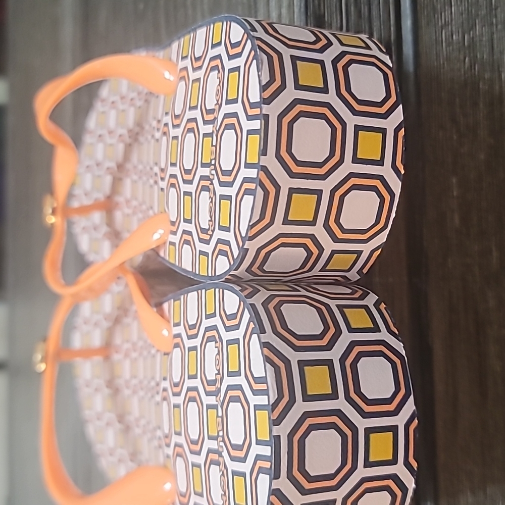 Tory Burch Orange Patterned Flip Flops size 11 - Picture 6 of 10
